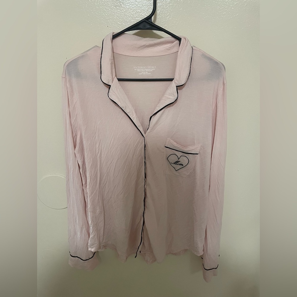 ✨ Victoria Secret Sleepshirt “mom” size M